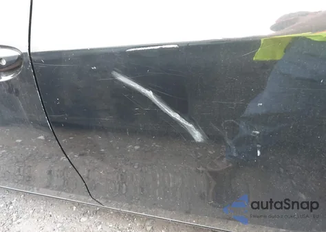 2018 Toyota Corolla Le z USA, uszkodzony, nr VIN 5YFBURHE9JP765393